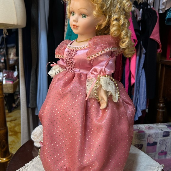 Heritage Signature Porcelain Doll Collection Millenium Crystal New in Box - Picture 9 of 11